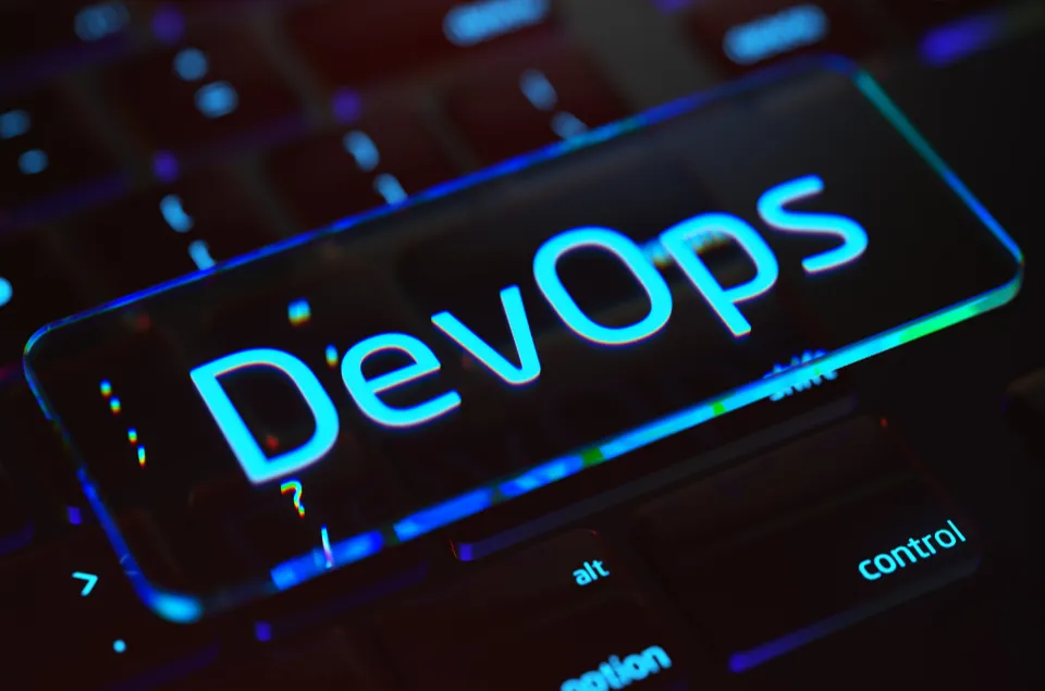 Read more about the article DevOps ve Sürekli Entegrasyon/Sürekli Dağıtım (CI/CD): Uygulamaların Hızlı ve Güvenilir Bir Şekilde Teslim Edilmesi